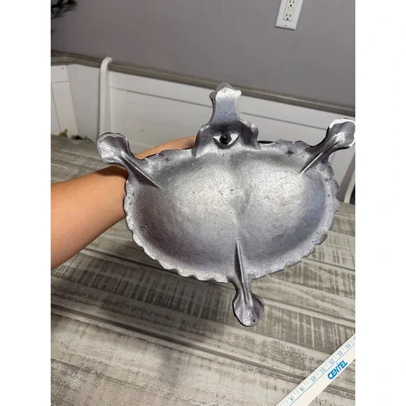 Vintage Cast Iron Royal Brand Umbrella Holder Hand Towel Rack Shell Victorian - Picture 3 of 9